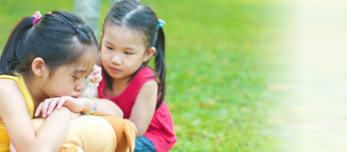 Membantu Anak Jadi Suka Menolong Orang Lain